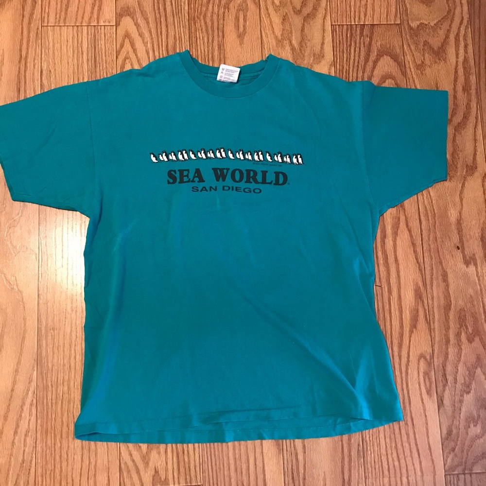 Sea world San Diego penguin shirt size XL